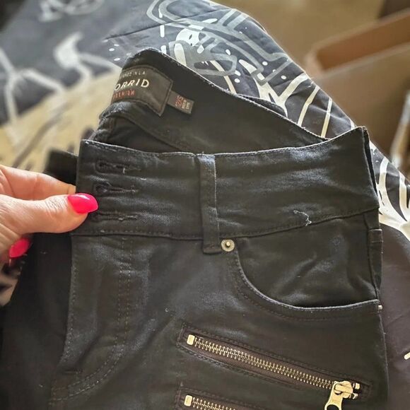 Torrid Black Skinny Jeans size 12 XS (extra short) EUC - Picture 3 of 4